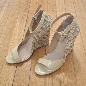Badgley Mischka Strappy Wedge Sandals, Intricate Textured Heel Sz 9.5